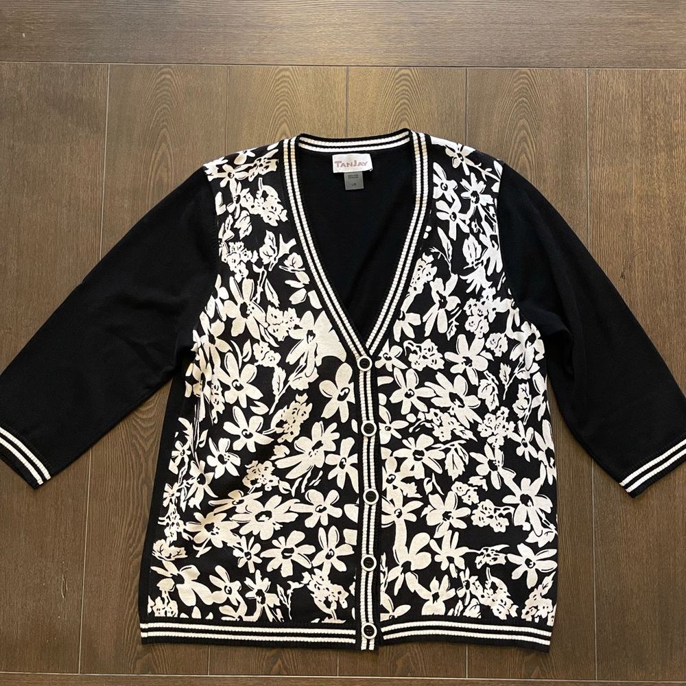 TanJay Woman’s Black and White Button Up Sweater.  Size Large